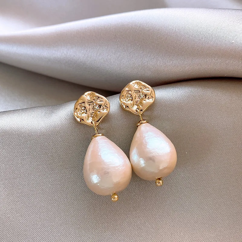 1 Pair Retro Water Droplets Plating Copper Imitation Pearl Zircon Drop Earrings display picture 1