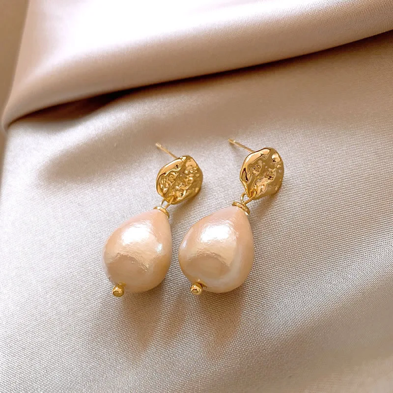 1 Pair Retro Water Droplets Plating Copper Imitation Pearl Zircon Drop Earrings display picture 11