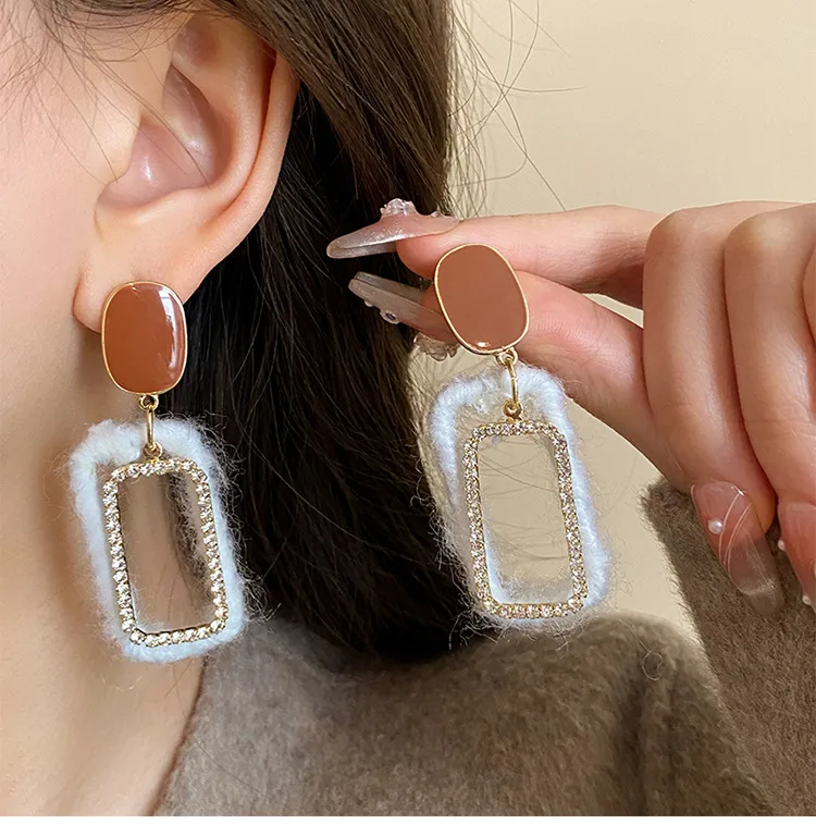 1 Pair Simple Style Classic Style Solid Color Patchwork Alloy Cloth Drop Earrings display picture 1