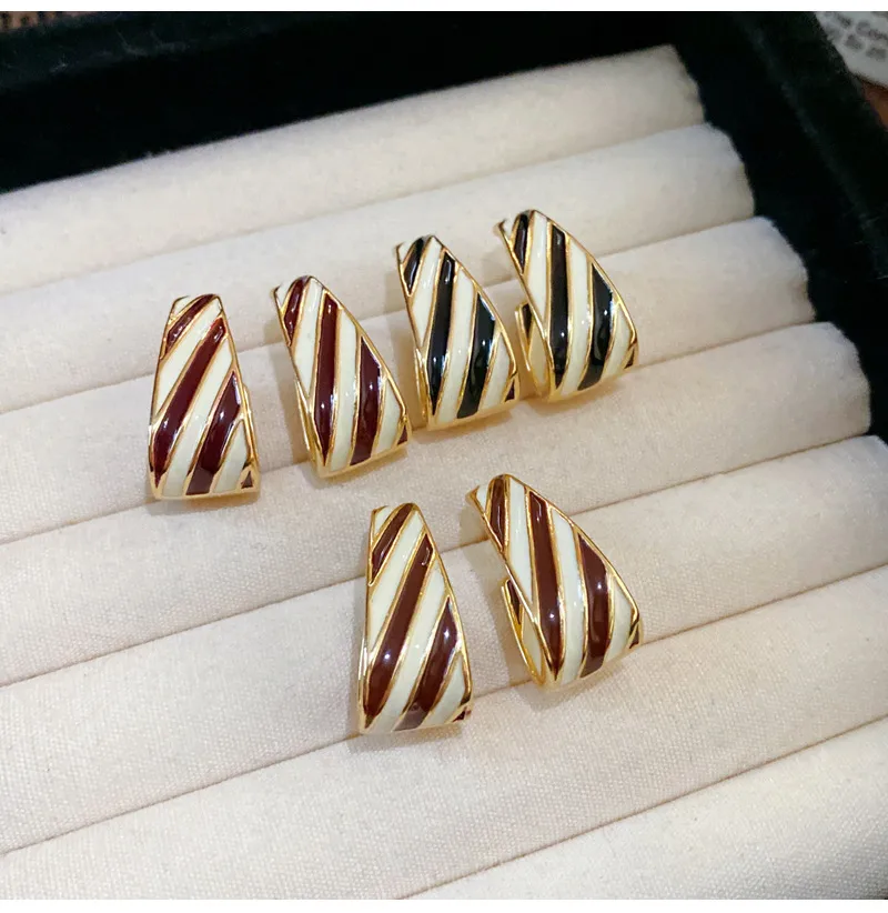 1 Pair Retro Geometric Enamel Alloy Earrings display picture 4