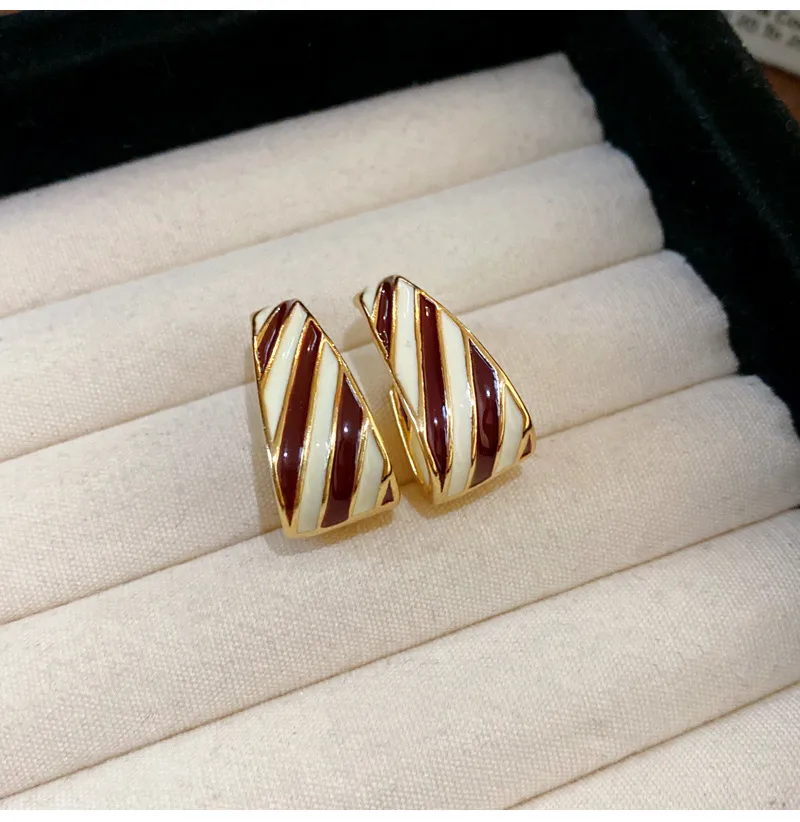 1 Pair Retro Geometric Enamel Alloy Earrings display picture 10