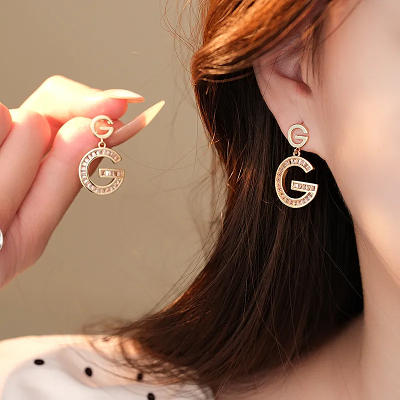 1 Pair Simple Style Classic Style Letter Inlay Copper Zircon Drop Earrings display picture 1
