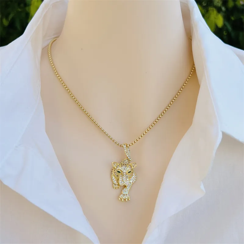 Copper 18K Gold Plated Inlay Cattle Lion Jaguar Zircon Pendant Necklace display picture 9