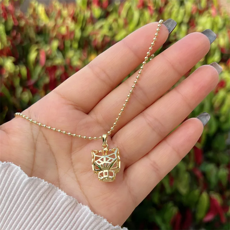 Copper 18K Gold Plated Inlay Cattle Lion Jaguar Zircon Pendant Necklace display picture 4