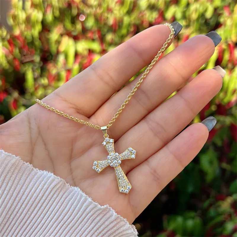 Copper 18K Gold Plated Inlay Portrait Cross Zircon Pendant Necklace display picture 4