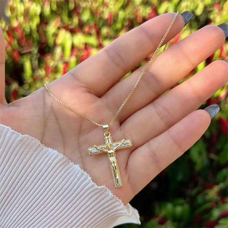 Copper 18K Gold Plated Inlay Portrait Cross Zircon Pendant Necklace display picture 6