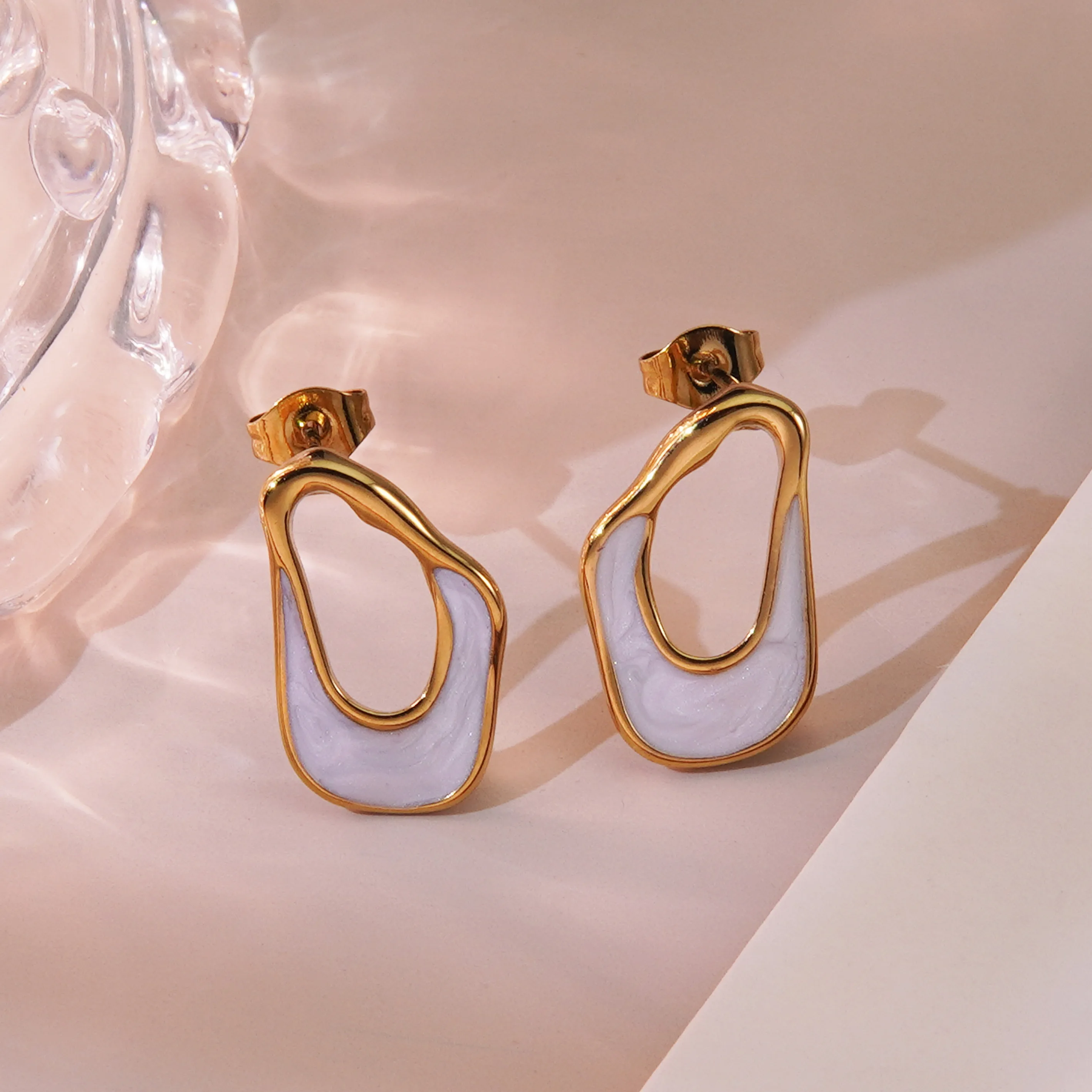 1 Pair Elegant Simple Style Asymmetrical Irregular Asymmetrical 304 Stainless Steel 18K Gold Plated Hoop Earrings display picture 6