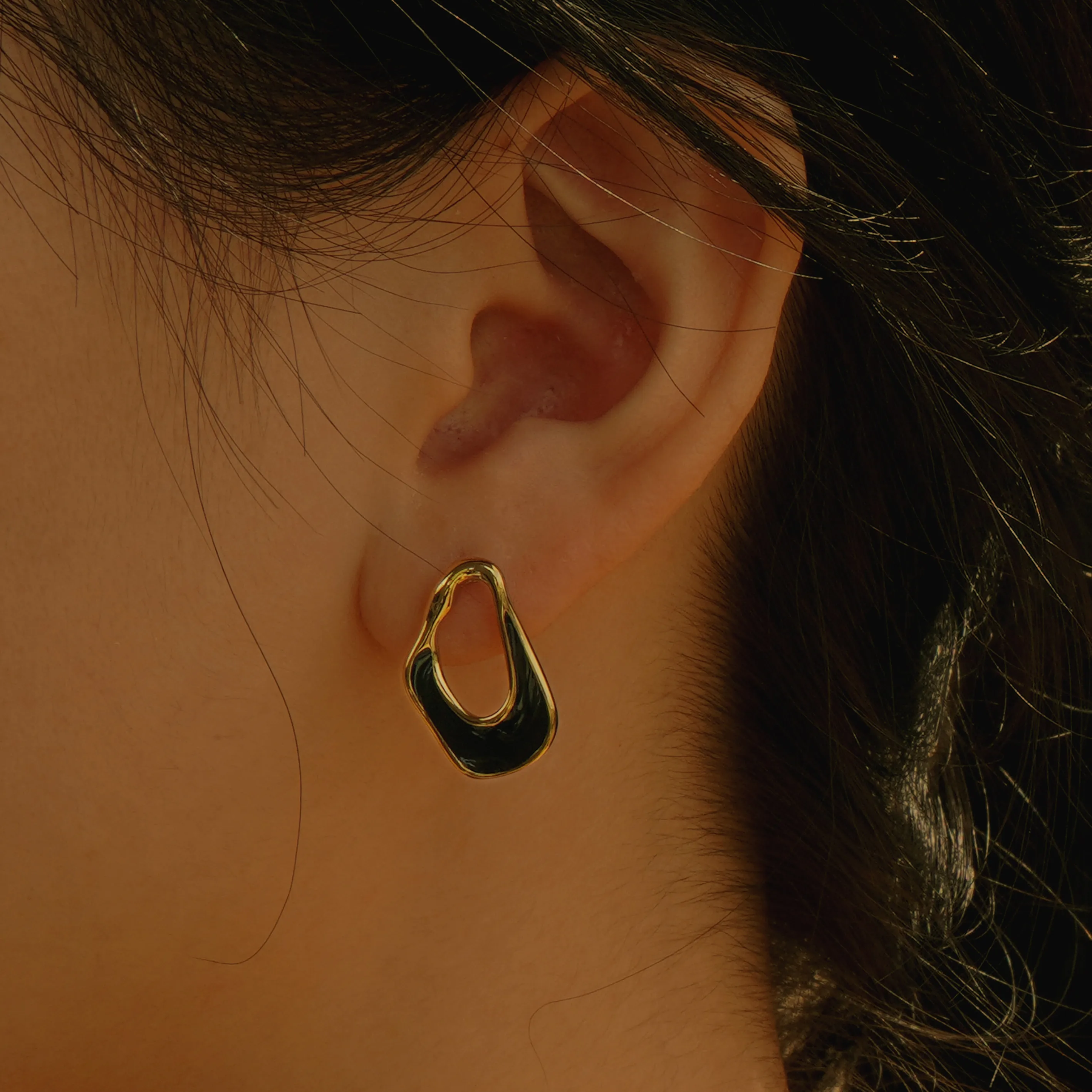 1 Pair Elegant Simple Style Asymmetrical Irregular Asymmetrical 304 Stainless Steel 18K Gold Plated Hoop Earrings display picture 1