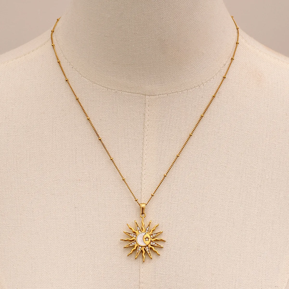 Wholesale Jewelry Simple Style Classic Style Sun Star Moon 304 Stainless Steel Shell Zircon 18K Gold Plated Inlay Pendant Necklace display picture 15
