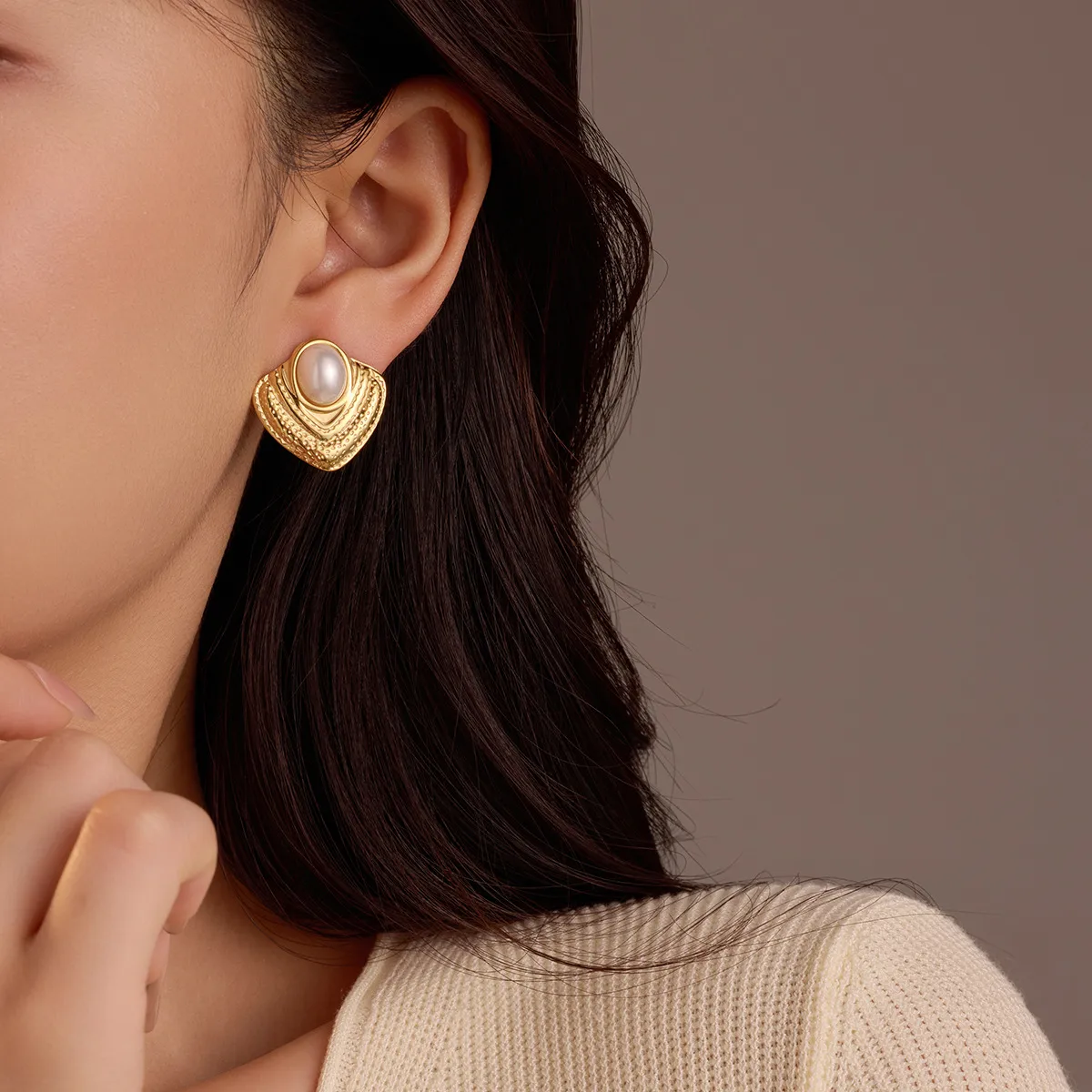 1 Pair Elegant Retro Commute Geometric Oil Pressure 304 Stainless Steel 18K Gold Plated Ear Studs display picture 3