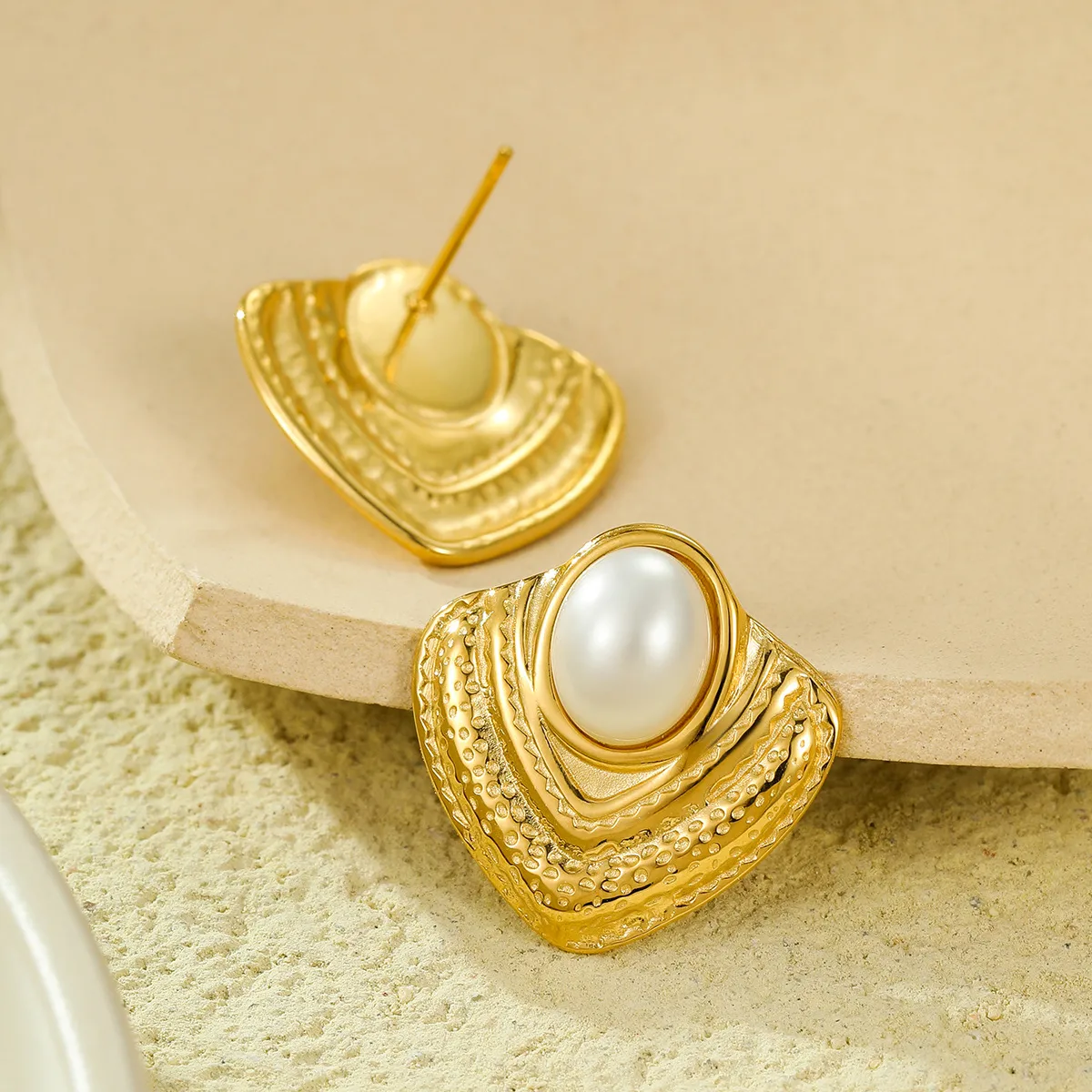 1 Pair Elegant Retro Commute Geometric Oil Pressure 304 Stainless Steel 18K Gold Plated Ear Studs display picture 2