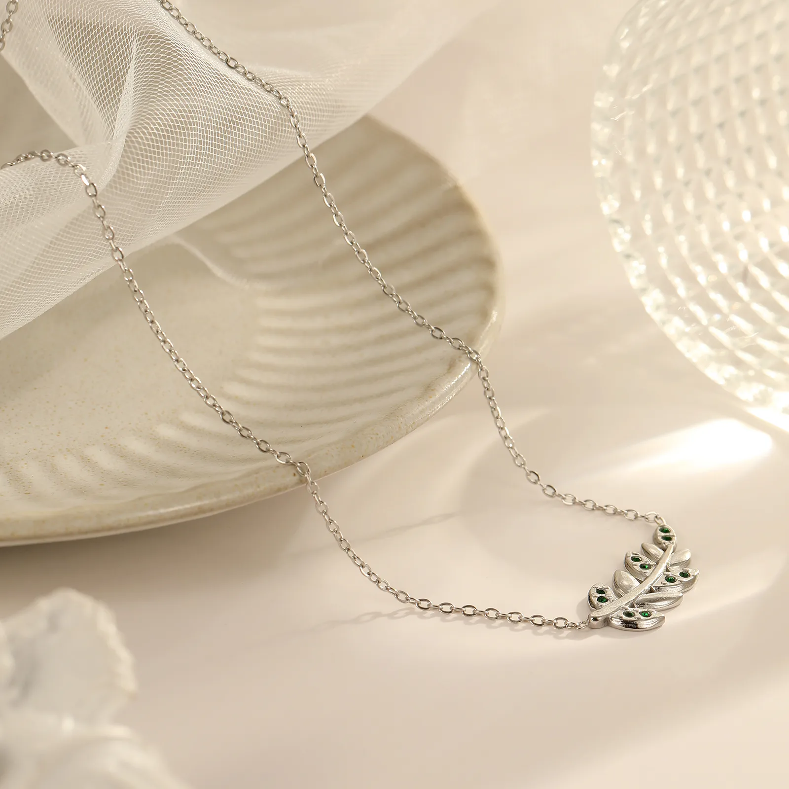 Wholesale Jewelry Casual Leaf 304 Stainless Steel Zircon Inlay Necklace display picture 3