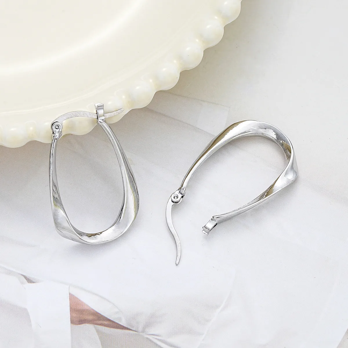 1 Pair Simple Style Streetwear Geometric Plating Alloy Hoop Earrings display picture 2