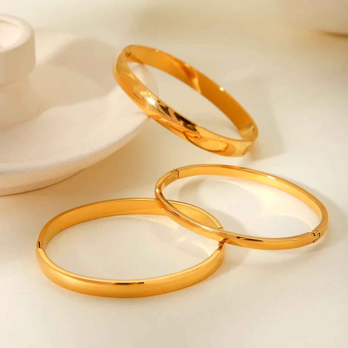 IG Style Elegant Preppy Style Geometric 304 Stainless Steel Titanium Steel 18K Gold Plated Bangle In Bulk display picture 2