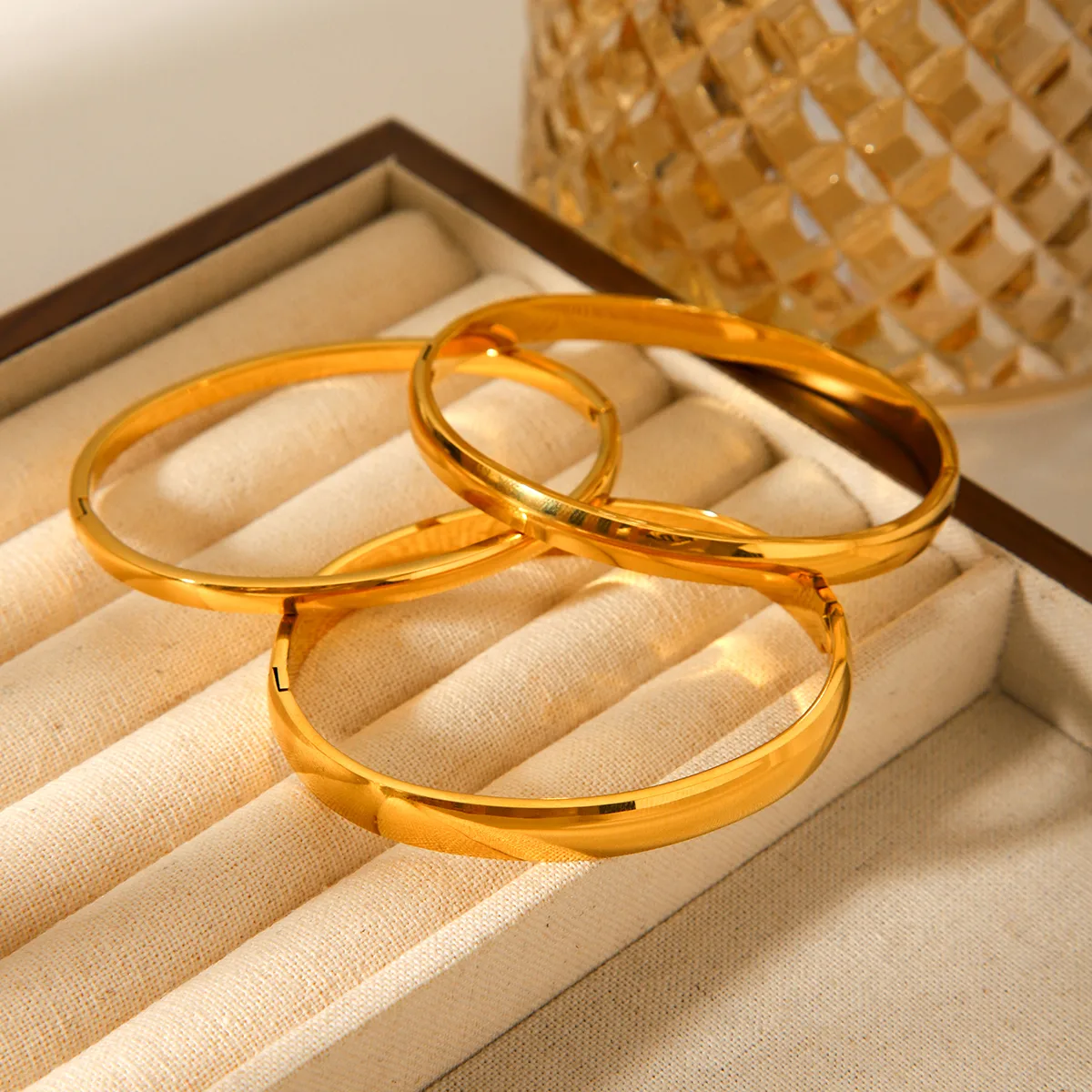 IG Style Elegant Preppy Style Geometric 304 Stainless Steel Titanium Steel 18K Gold Plated Bangle In Bulk display picture 7