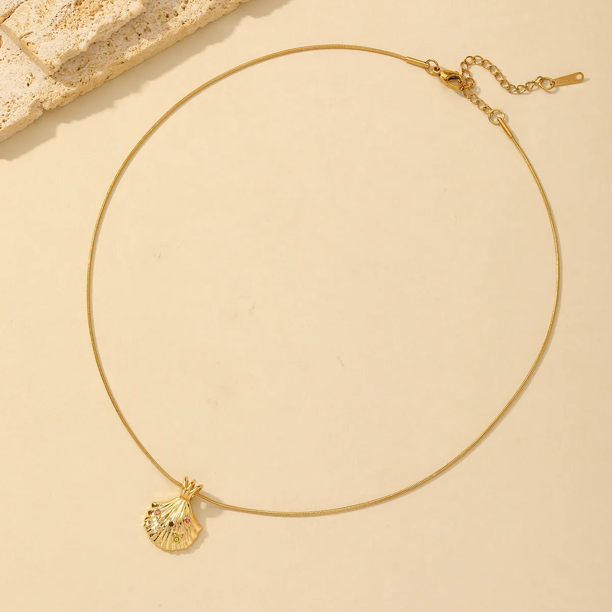 Wholesale Jewelry Simple Style Commute Solid Color Shell 304 Stainless Steel Zircon 18K Gold Plated Necklace display picture 1