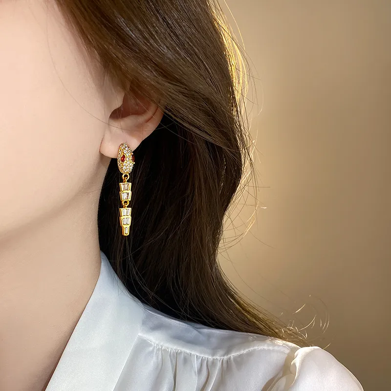 1 Pair Shiny Snake Inlay Alloy Rhinestones Drop Earrings display picture 5
