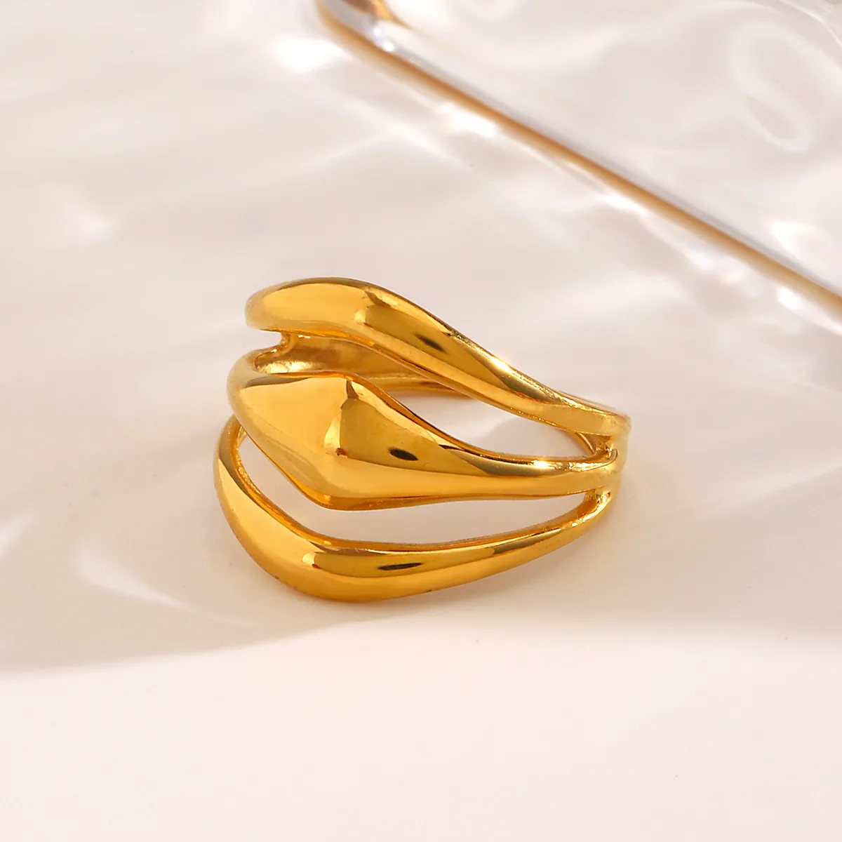 Wholesale Jewelry IG Style Simple Style Lines 304 Stainless Steel 18K Gold Plated Polishing Rings display picture 1