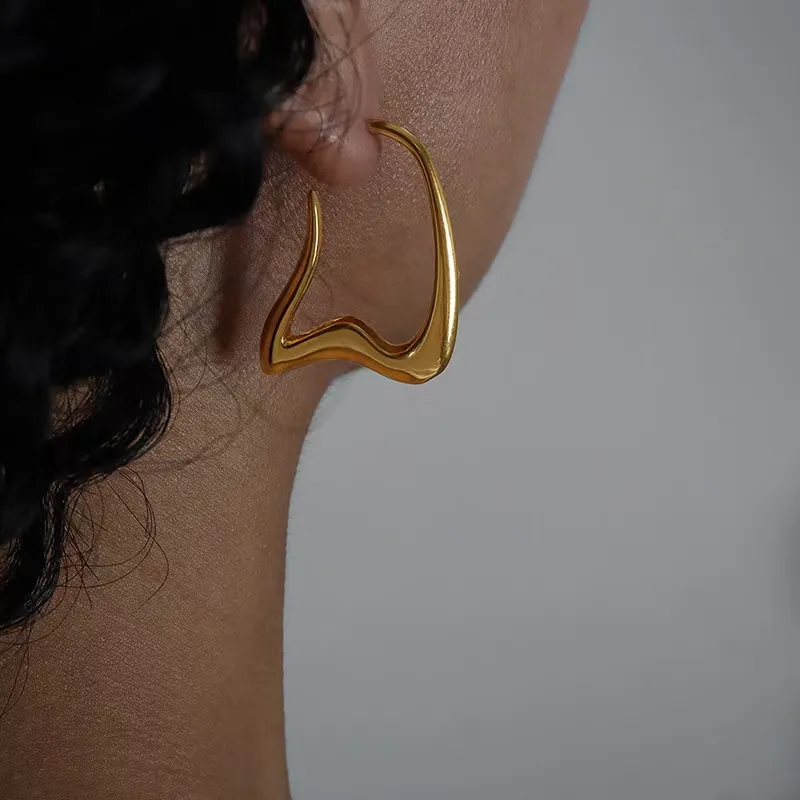 1 Pair Simple Style Classic Style Solid Color 304 Stainless Steel 18K Gold Plated Earrings display picture 1