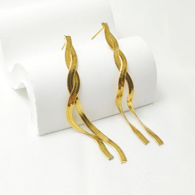 1 Pair Elegant Classic Style Tassel Snake Bones Chain 304 Stainless Steel 18K Gold Plated Drop Earrings display picture 2