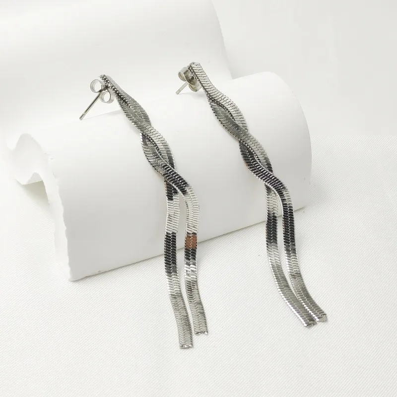 1 Pair Elegant Classic Style Tassel Snake Bones Chain 304 Stainless Steel 18K Gold Plated Drop Earrings display picture 3