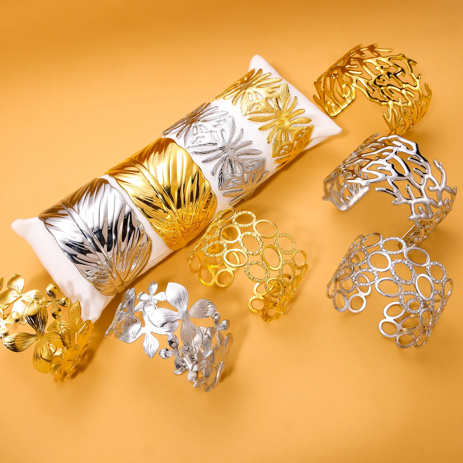 Retro Simple Style Leaves Solid Color Flower Titanium Steel Bangle In Bulk display picture 3