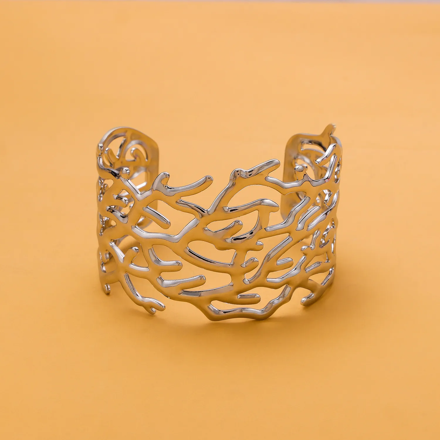 Retro Simple Style Leaves Solid Color Flower Titanium Steel Bangle In Bulk display picture 10