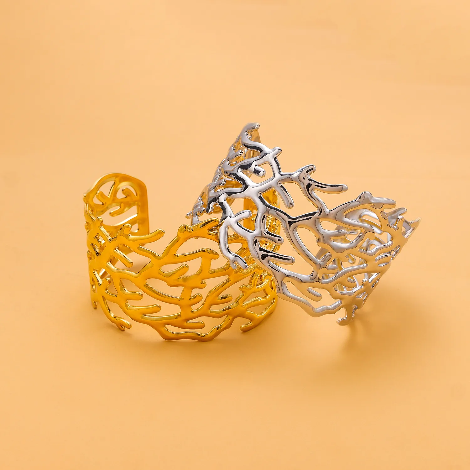 Retro Simple Style Leaves Solid Color Flower Titanium Steel Bangle In Bulk display picture 16