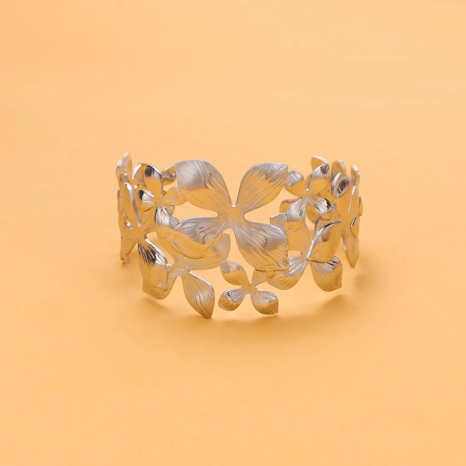 Retro Simple Style Leaves Solid Color Flower Titanium Steel Bangle In Bulk display picture 17