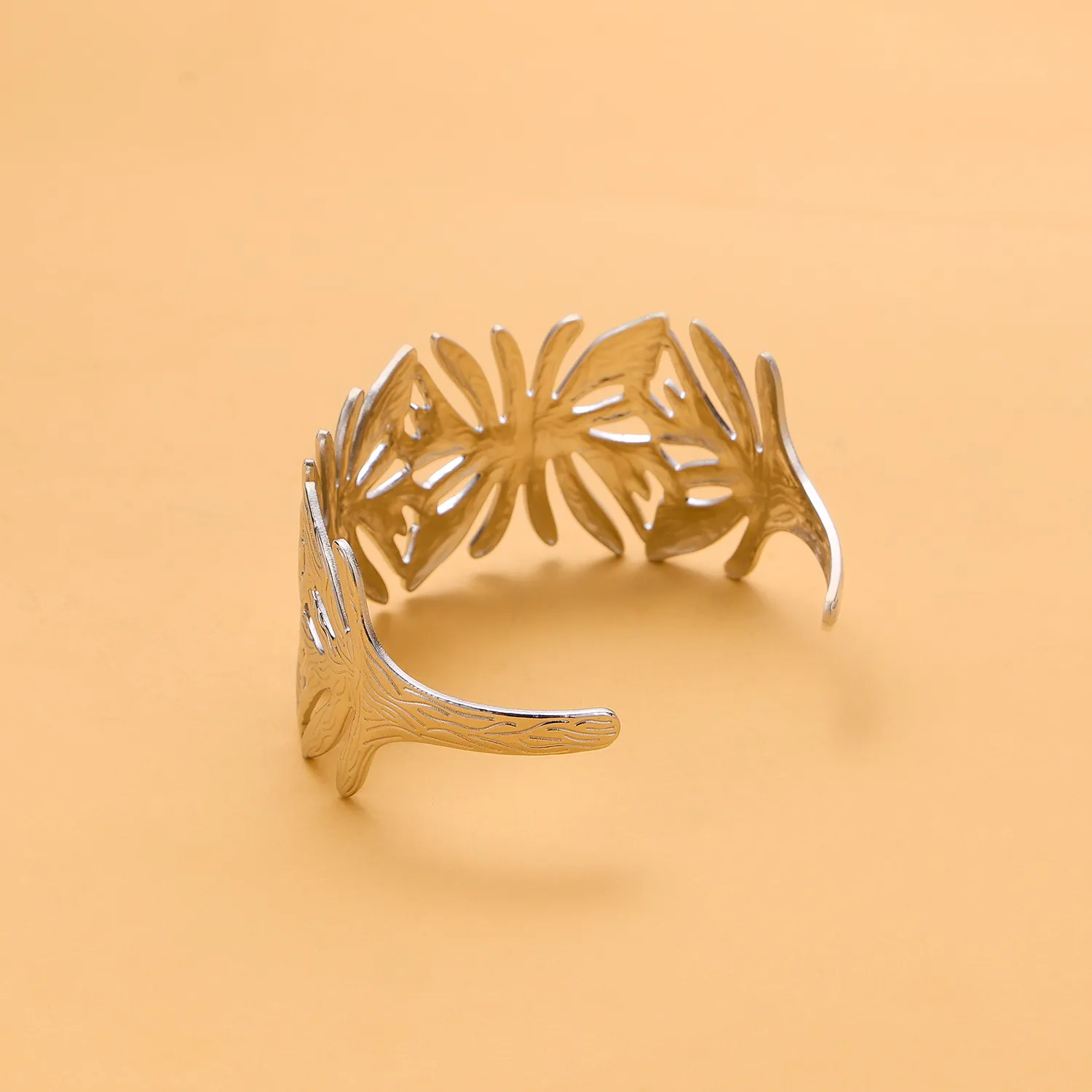 Retro Simple Style Leaves Solid Color Flower Titanium Steel Bangle In Bulk display picture 24