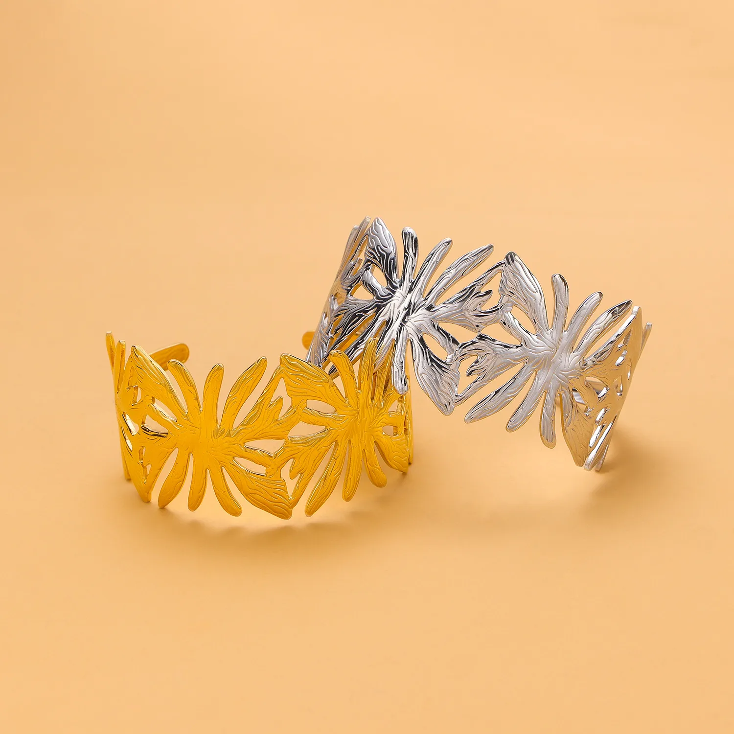 Retro Simple Style Leaves Solid Color Flower Titanium Steel Bangle In Bulk display picture 28