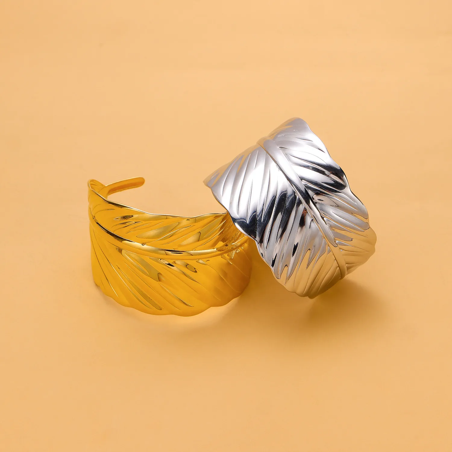 Retro Simple Style Leaves Solid Color Flower Titanium Steel Bangle In Bulk display picture 29