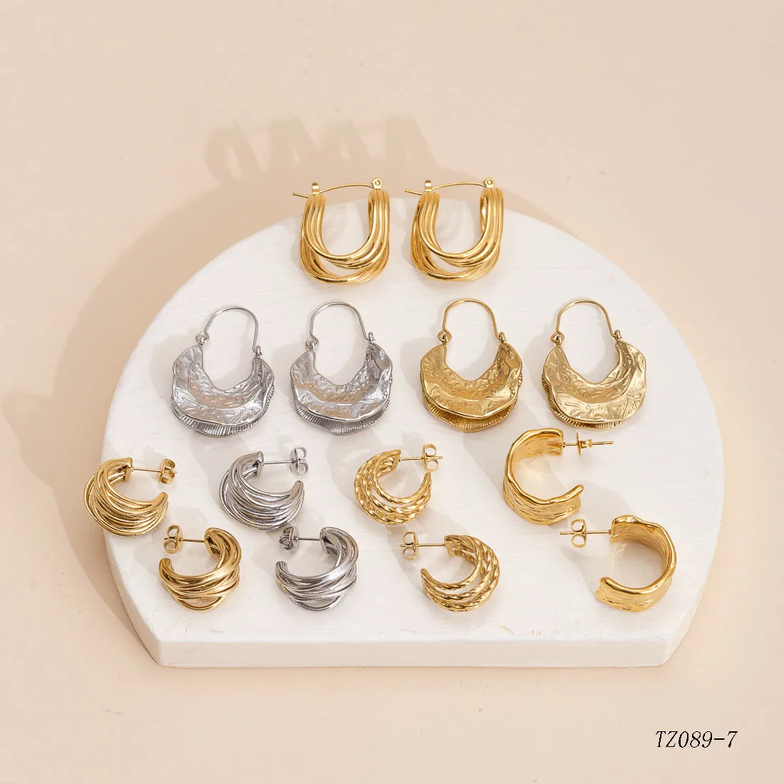 1 Pair Simple Style Geometric 304 Stainless Steel 14K Gold Plated Ear Studs display picture 1