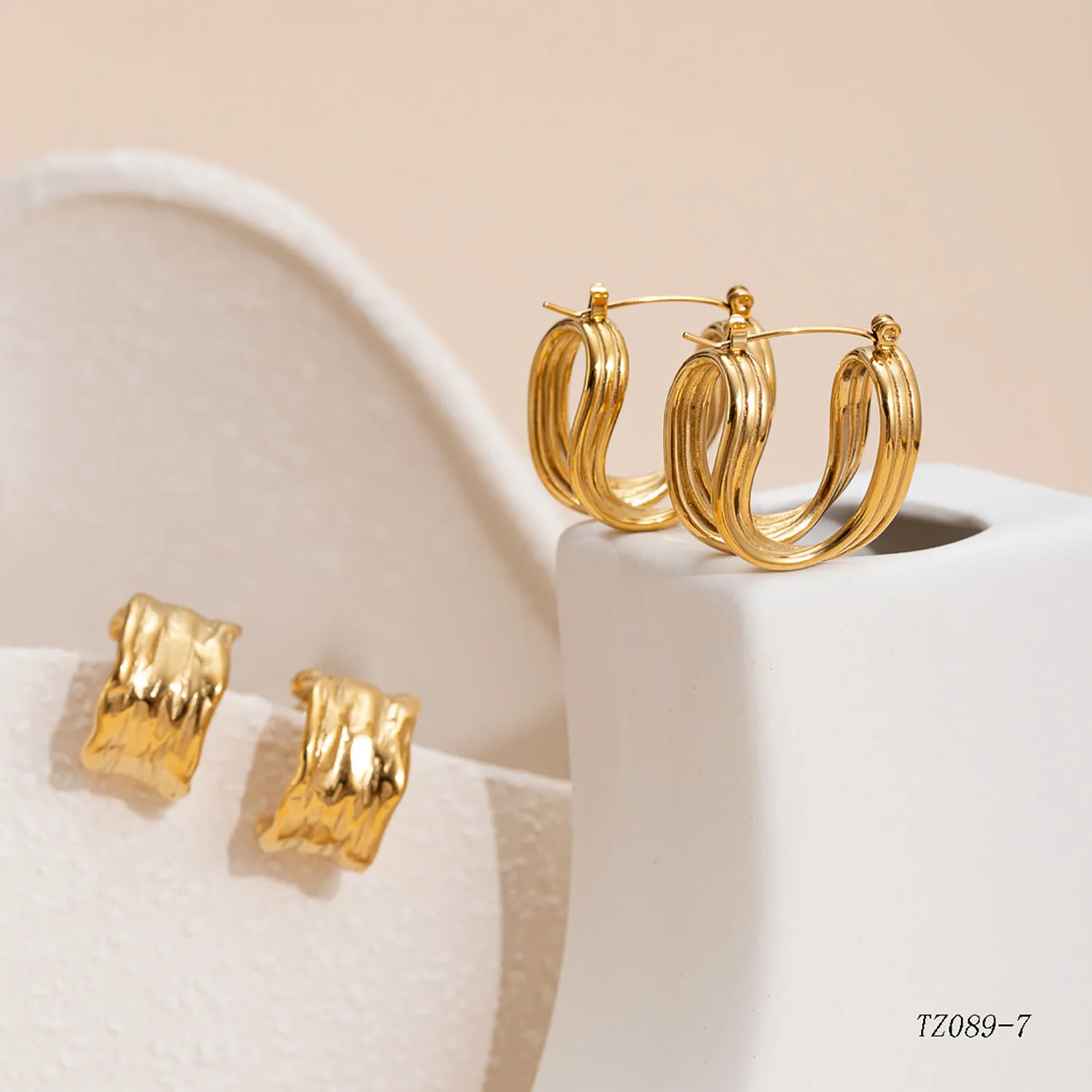 1 Pair Simple Style Geometric 304 Stainless Steel 14K Gold Plated Ear Studs display picture 3