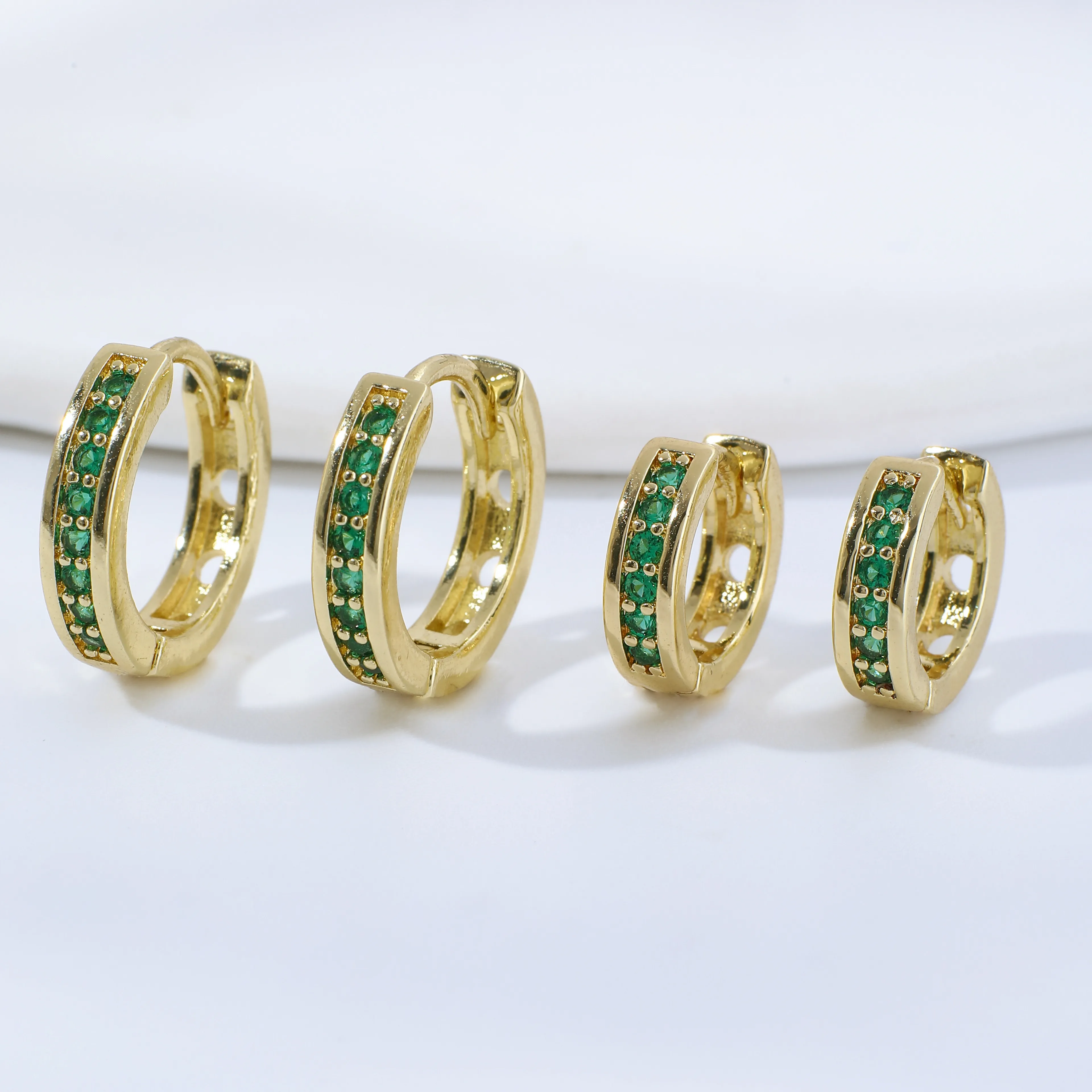 1 Set Simple Style Round Inlay Copper Zircon K Gold Plated Earrings display picture 2