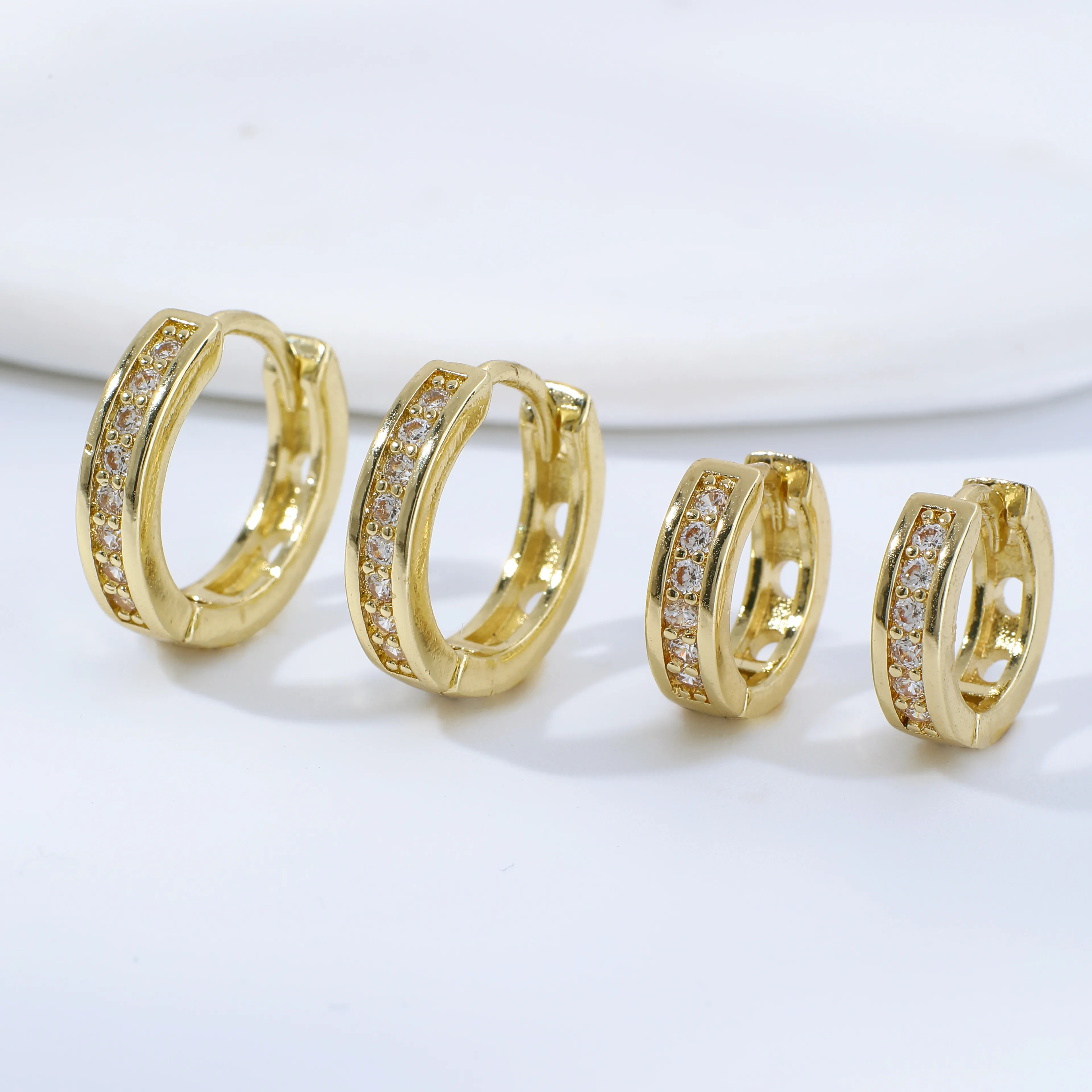 1 Set Simple Style Round Inlay Copper Zircon K Gold Plated Earrings display picture 6