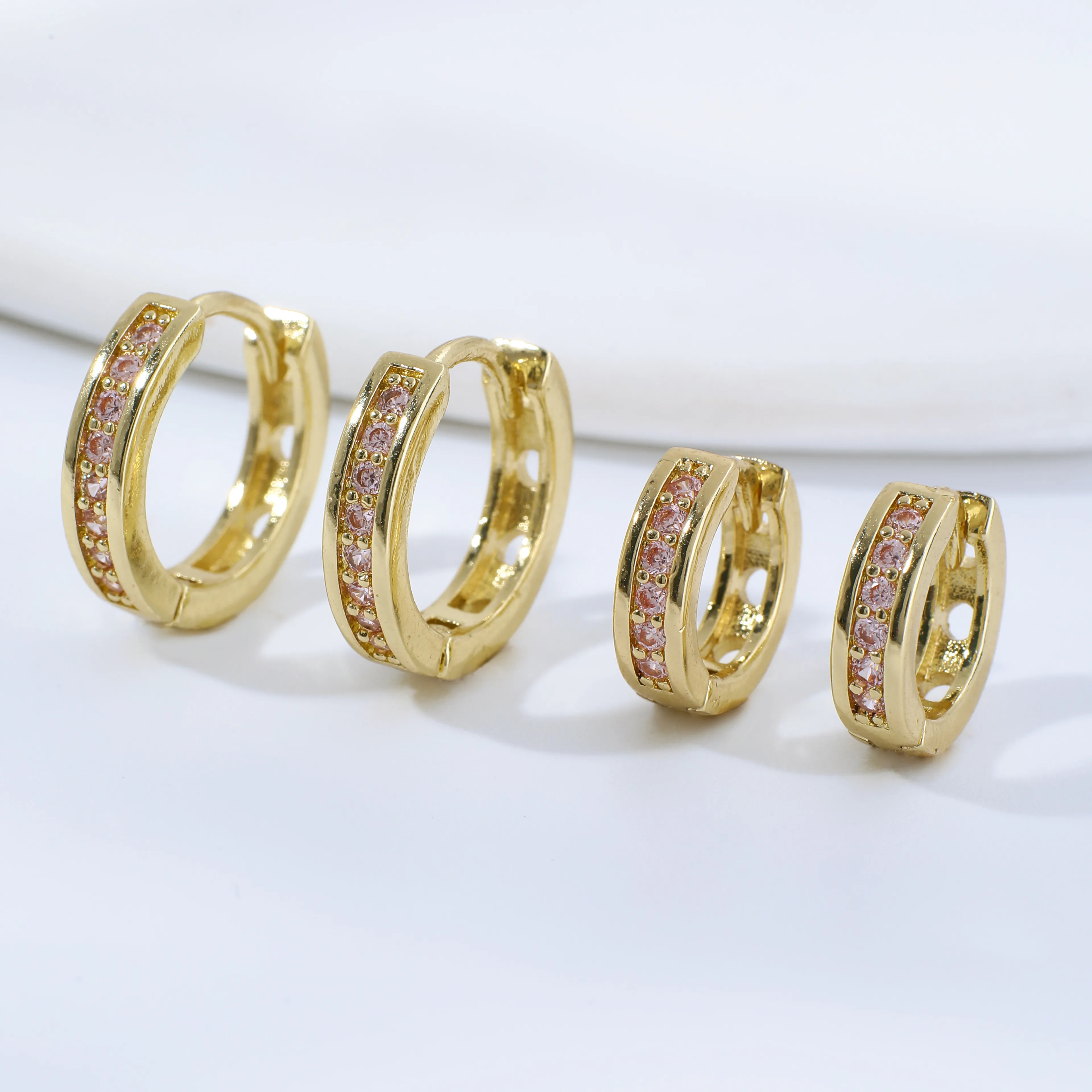 1 Set Simple Style Round Inlay Copper Zircon K Gold Plated Earrings display picture 4