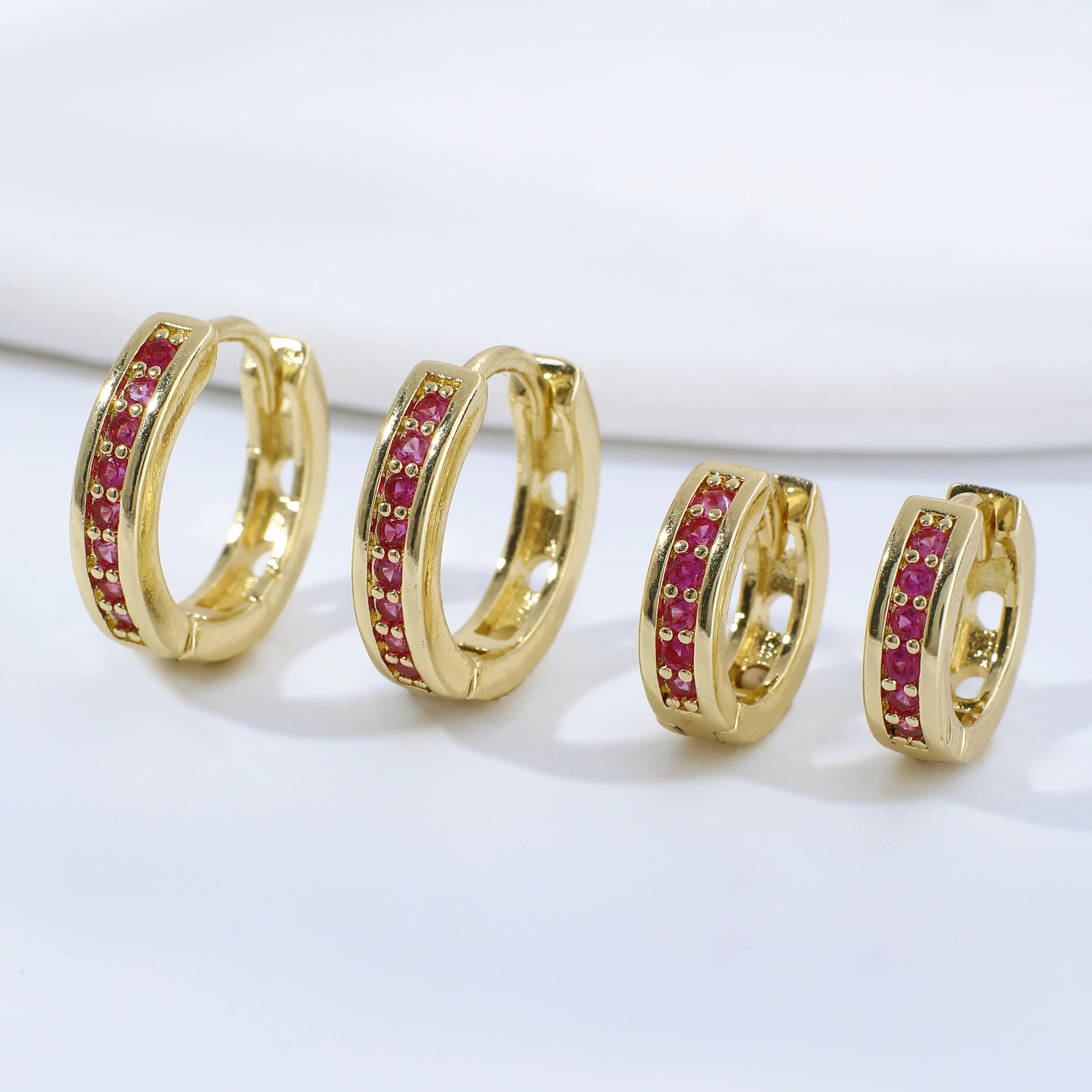 1 Set Simple Style Round Inlay Copper Zircon K Gold Plated Earrings display picture 7