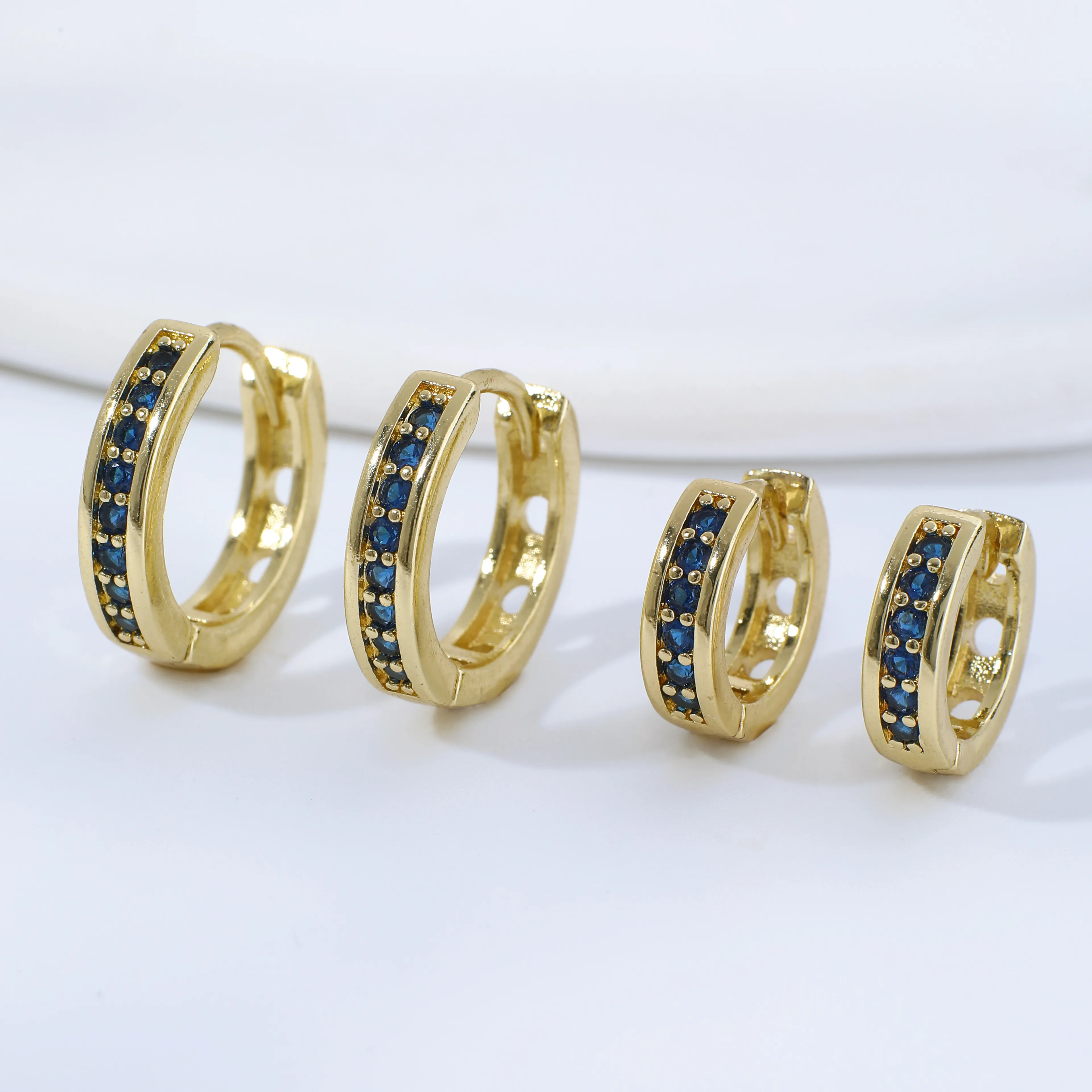 1 Set Simple Style Round Inlay Copper Zircon K Gold Plated Earrings display picture 5