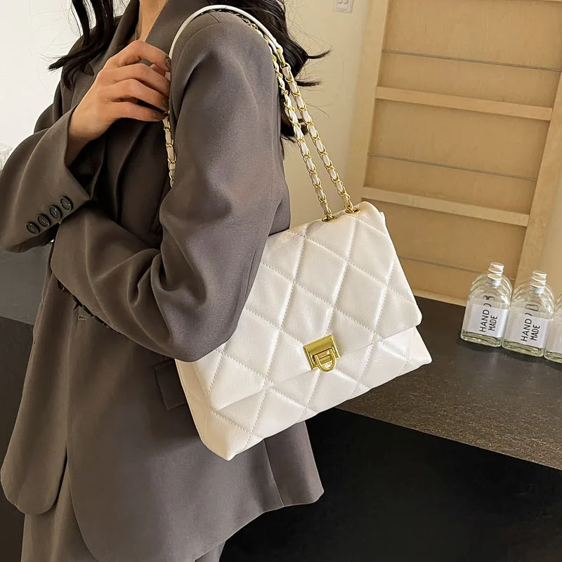 Women's Pu Plaid Solid Color Streetwear Sewing Thread Chain Lock Clasp Crossbody Bag display picture 5