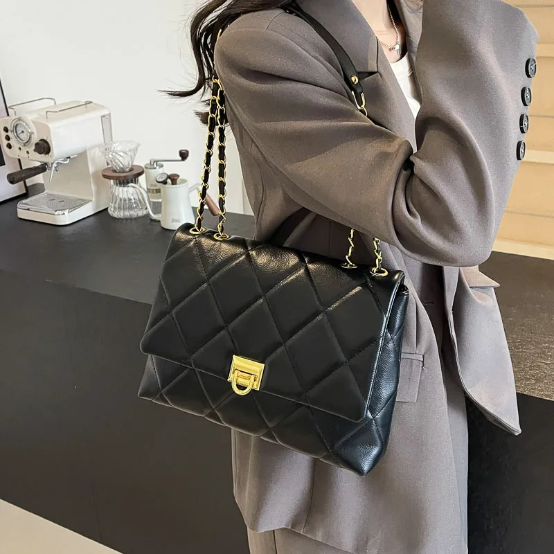 Women's Pu Plaid Solid Color Streetwear Sewing Thread Chain Lock Clasp Crossbody Bag display picture 6