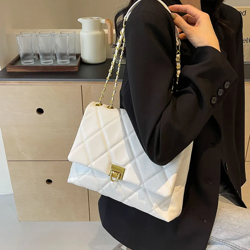 Women's Pu Plaid Solid Color Streetwear Sewing Thread Chain Lock Clasp Crossbody Bag display picture 1