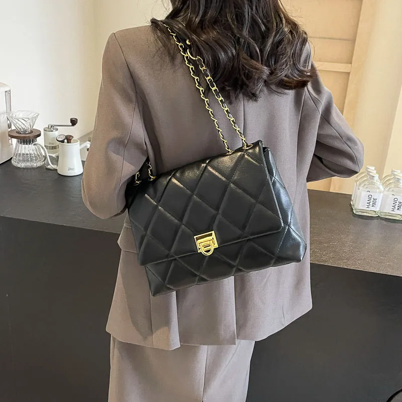 Women's Pu Plaid Solid Color Streetwear Sewing Thread Chain Lock Clasp Crossbody Bag display picture 11