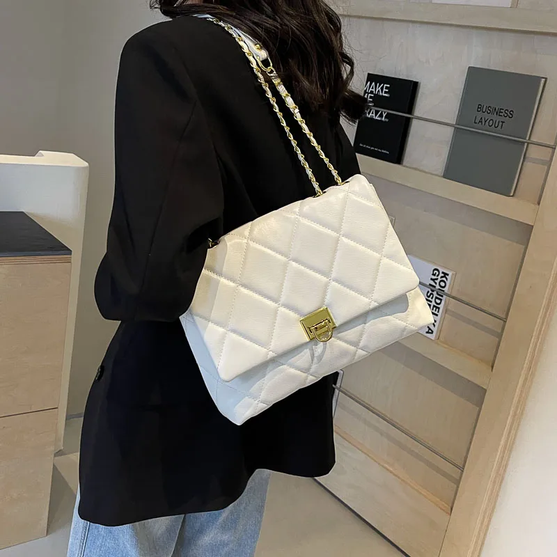 Women's Pu Plaid Solid Color Streetwear Sewing Thread Chain Lock Clasp Crossbody Bag display picture 17