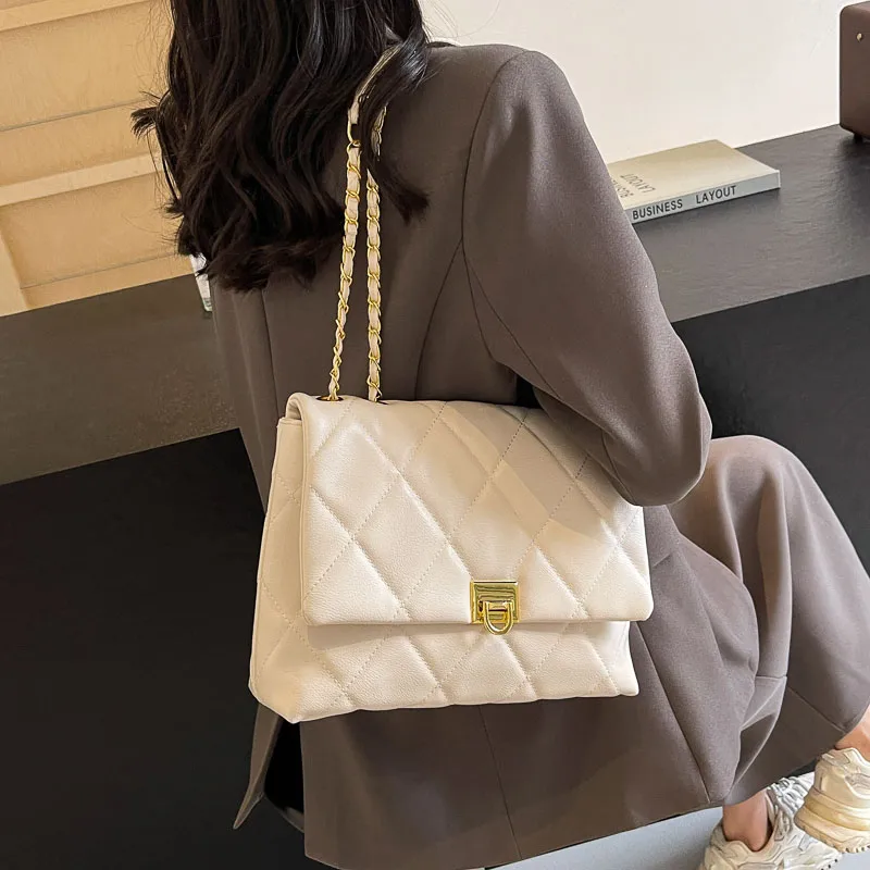 Women's Pu Plaid Solid Color Streetwear Sewing Thread Chain Lock Clasp Crossbody Bag display picture 14