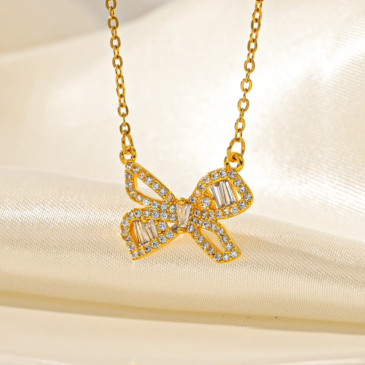 Titanium Steel Simple Style Classic Style Inlay Bow Knot Diamond Pendant Necklace display picture 3