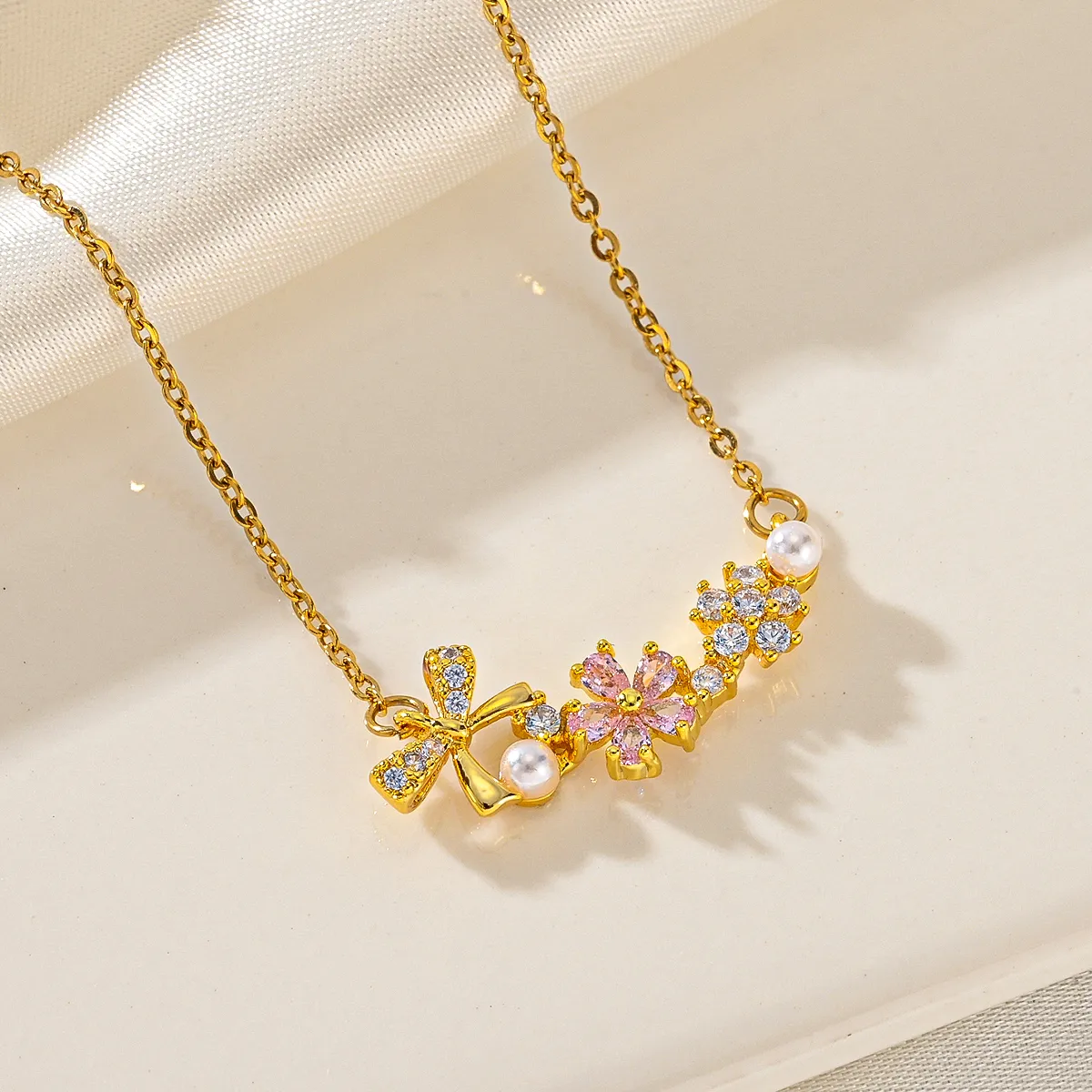 Titanium Steel Simple Style Classic Style Inlay Bow Knot Diamond Pendant Necklace display picture 4
