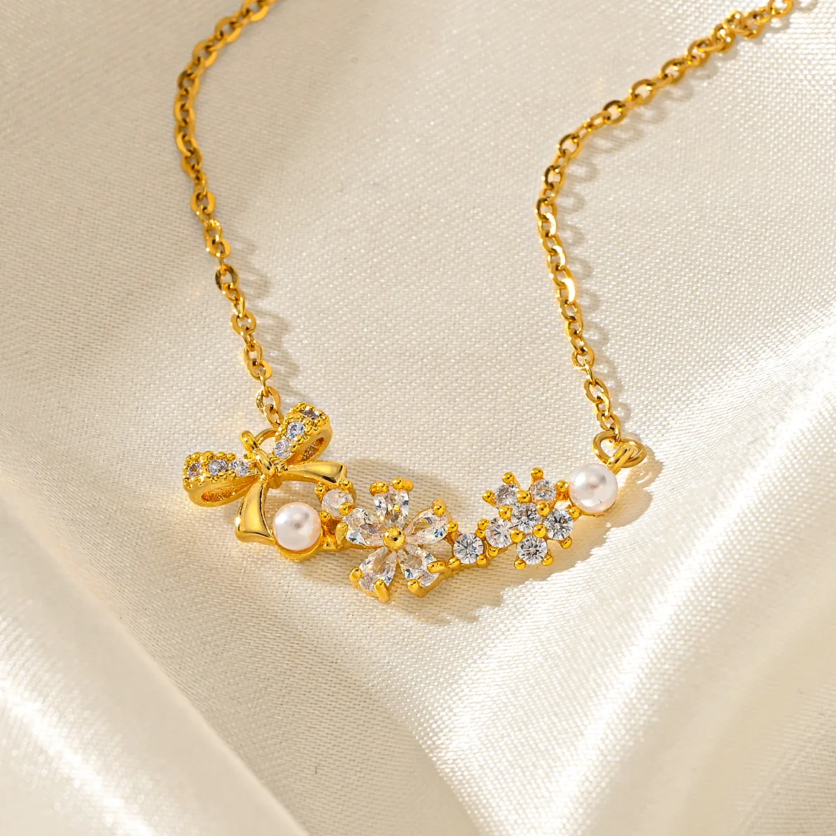 Titanium Steel Simple Style Classic Style Inlay Bow Knot Diamond Pendant Necklace display picture 5