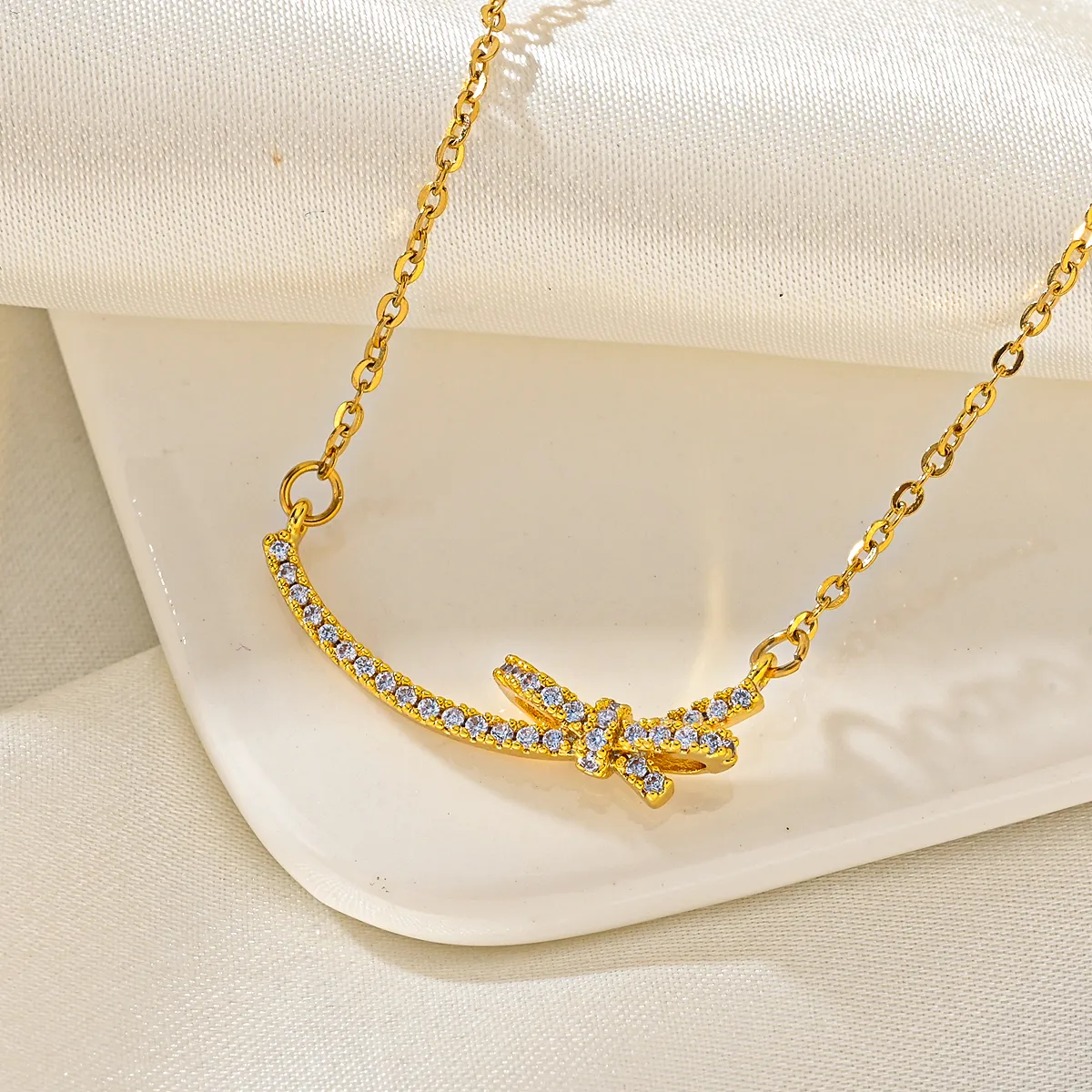 Titanium Steel Simple Style Classic Style Inlay Bow Knot Diamond Pendant Necklace display picture 6