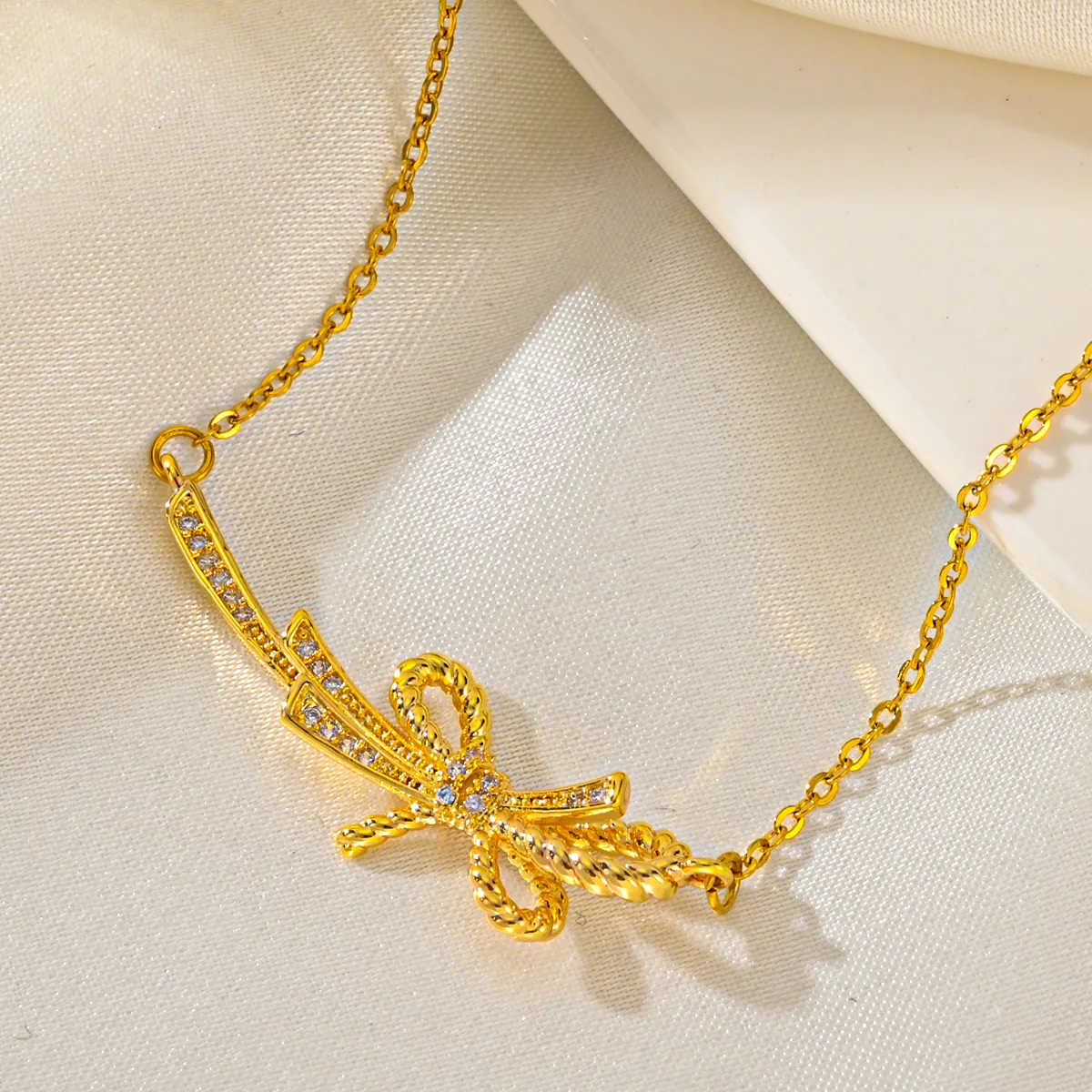 Titanium Steel Simple Style Classic Style Inlay Bow Knot Diamond Pendant Necklace display picture 7